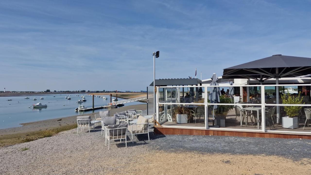 2 pièces Front de Mer ensoleillé et calme accès direct plage Cabourg Extérieur photo